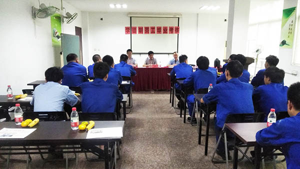 伯特利公司舉行學徒制員工畢業(yè)考核1.jpg 伯特利公司舉行學徒制員工畢業(yè)考核1.jpg