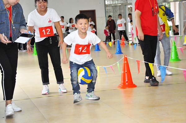 親子運(yùn)動(dòng)會(huì)2.jpg 親子運(yùn)動(dòng)會(huì)2.jpg